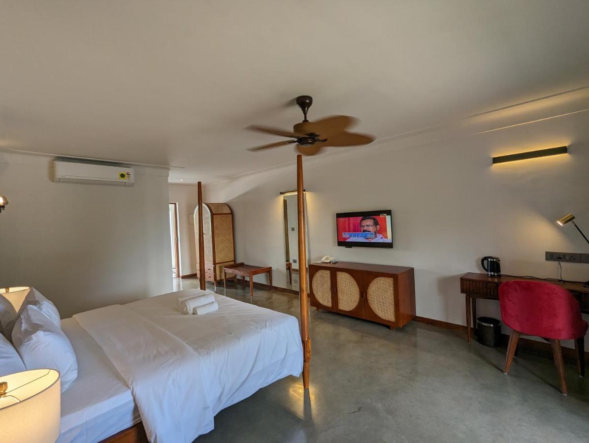 Prasanthi Hotel Kollam Exterior foto